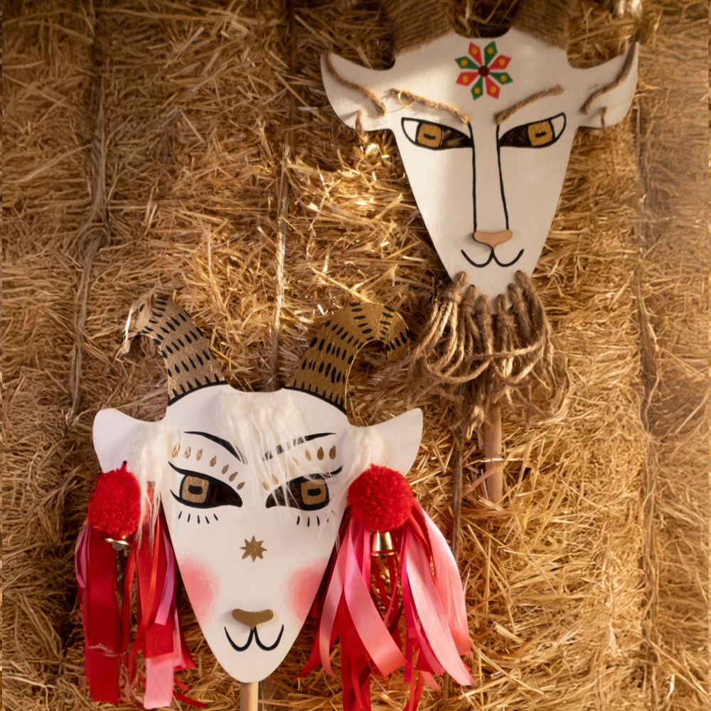 Маска Сільпо Кізонька з помпонами