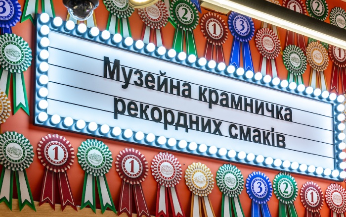 Рекордна вежа із яєць і риба-дублер: в Одесі відкрили оновлений супермаркет «Сільпо»